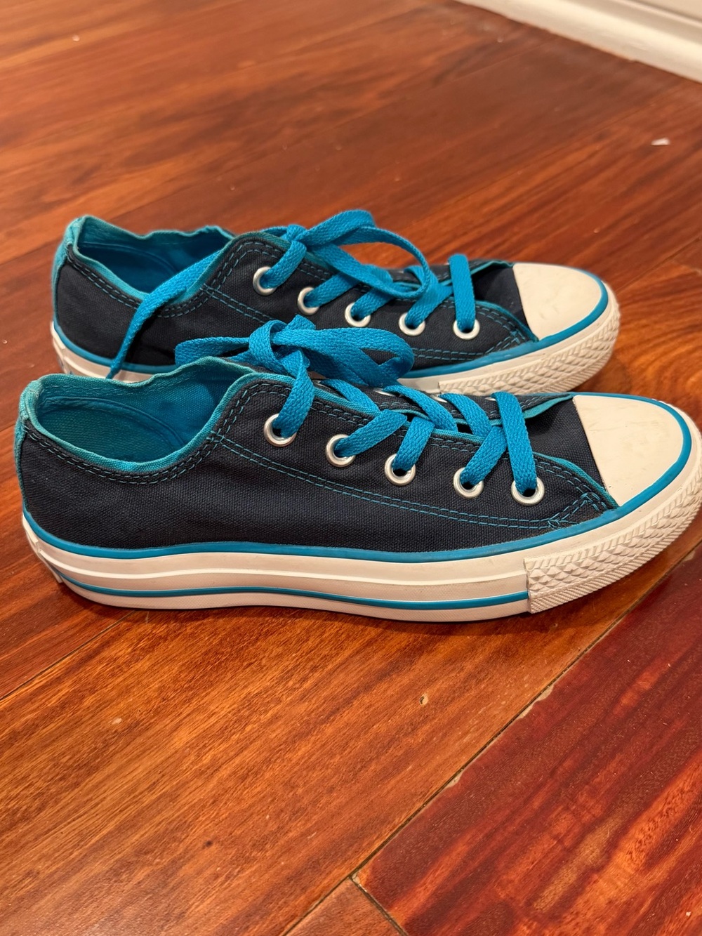 Classic Chuck Taylor Converse Low-Top Canvas Sneakers - Women’s 6, Men’s 4